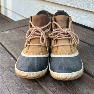 SOREL Brown and Black Duck Boots, 8.5